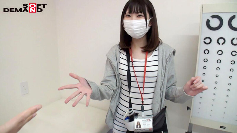 ロケ現場で撤収作業中の女ADに突撃・野球拳！制作部岡田ひな 005