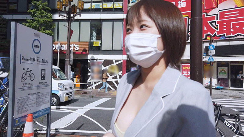 #サポFile02 れいな(ホ別3)営業途中短時間バイトに来た巨乳美女に精飲と中出し 012